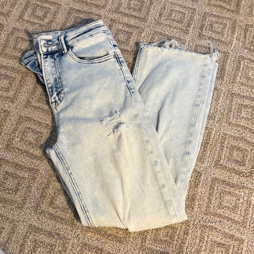 Light Blue High-Rise Straight-Leg Jeans with Frayed Hem